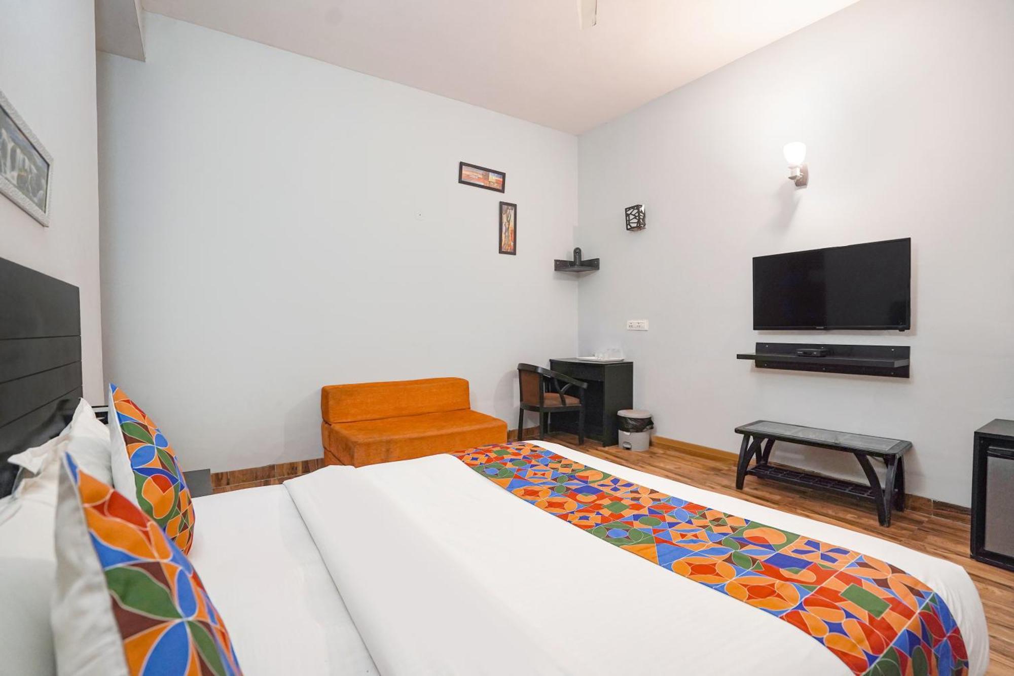Hotel Fabhotel Vraj 3*
